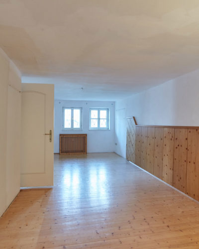 BAYERHAM AM WALLERSEE | Garconnière im Landhaus direkt am See | T6