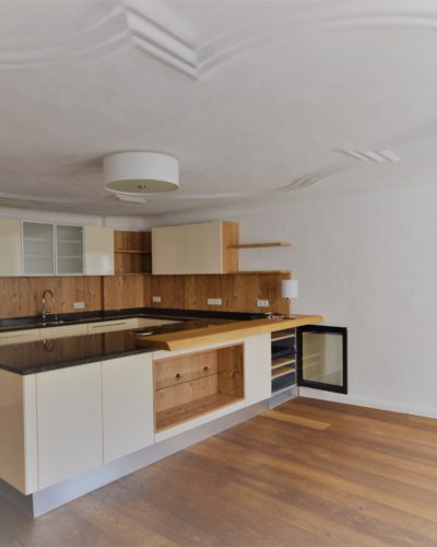 SALZBURG ALTSTADT | Großzügige, stylische 3,5 Zimmer-Altbaumaisonette mit Luxusbad +Wohnküche