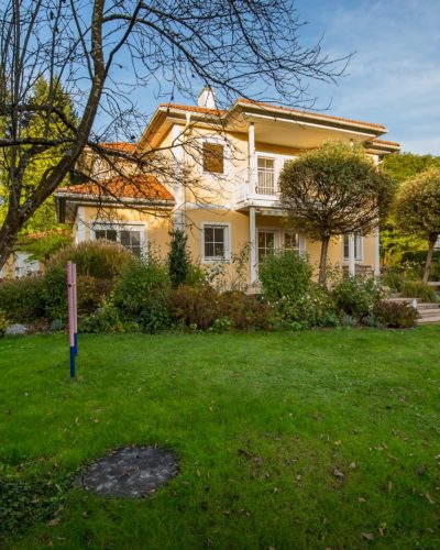 HALLWANG | Großes Familienhaus mit Garten in ruhiger Lage