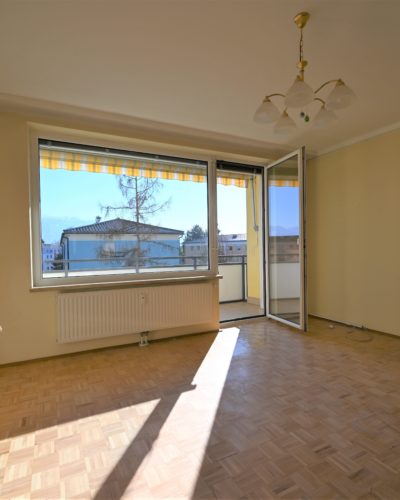 TAXHAM | Sanierungsbedürftige 3‑Zimmerwohnung mit Loggia