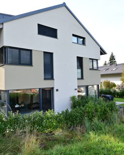 MATTSEE | Modernes Doppelhaus in Hanglage mit traumhafter Aussicht