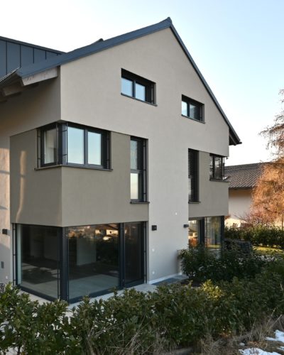 MATTSEE | Modernes Doppelhaus in Hanglage mit traumhafter Aussicht