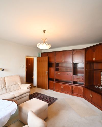 LEHEN | Sanierungsbedürftige 2,5‑Zimmerwohnung im 5. Liftstock