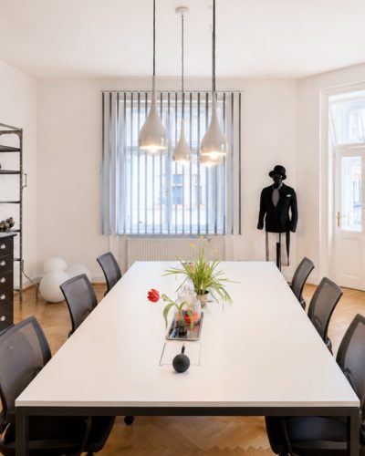 ELISABETH-VORSTADT | Altbauflair mit 3,30 m Raumhöhe Stilvolle 3‑Zimmerwohnung mit Balkon